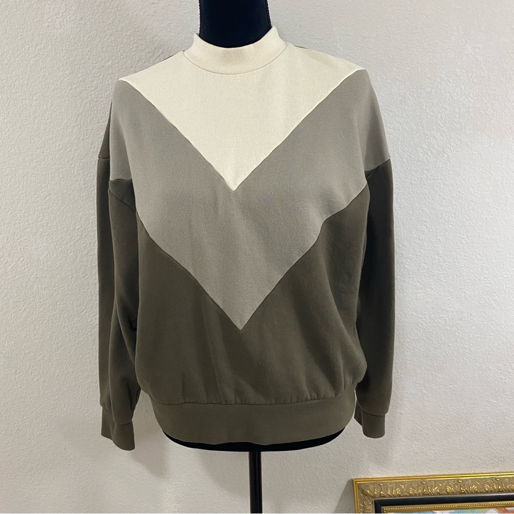 Wesley‎ Colorblock Sweatshirt Chevron Crewneck. Casual